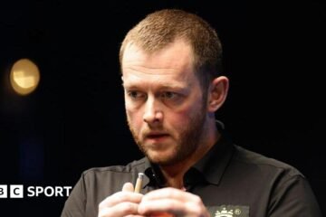 Northern Ireland Open: Home favorites Mark Allen and Jordan Brown advance to round of 16 in Belfast