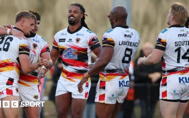Bradford Bulls replace Salford Red Devils in the Premier League after the scores were announced
