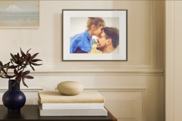 Aura offers a $499 e-ink digital photo frame that lets you work wirelessly