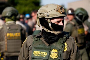 DHS wants a fleet of AI-powered surveillance trucks