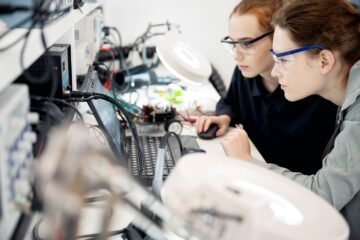 Highest university degrees lead to high-paying jobs in artificial intelligence
