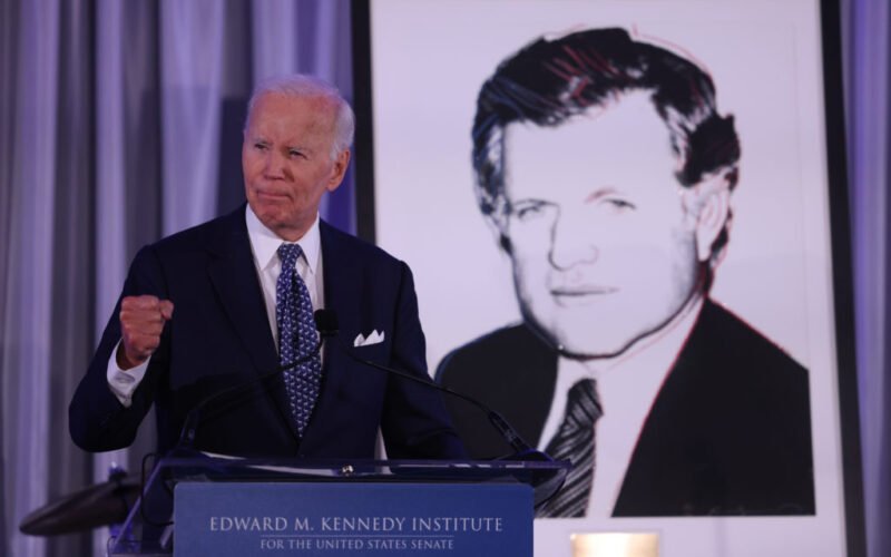 Biden warns of “dark days” and urges Americans to remain optimistic