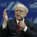 Why does Buffett believe that stock splits may reflect investors’ gains?