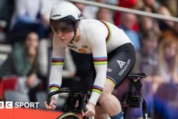 Track Cycling World Championships: Emma Finucane wins keirin silver