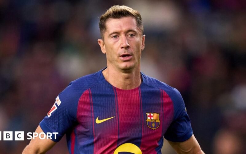 Barcelona: Robert Lewandowski suffers a hamstring injury