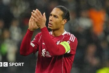 Virgil van Dijk called a Liverpool squad meeting after the loss to Manchester United to discuss the club’s form
