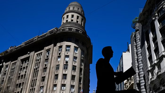 Argentine peso weakens to fresh low despite US interventions