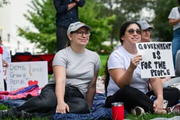 Federal workers are set to lose their full pay as the government shutdown continues
