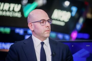 Cutting interest rates to save jobs or standing firm in the face of inflation?