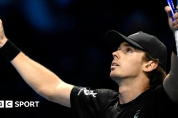 ATP Finals: Alex de Minaur recovers from ‘dark place’ to keep show alive and sends Carlos Alcaraz via
