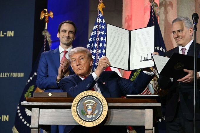 US President Donald Trump presents an executive order on artificial intelligence that he signed at the conference "Winning the AI race" Artificial Intelligence Summit at the Andrew W.