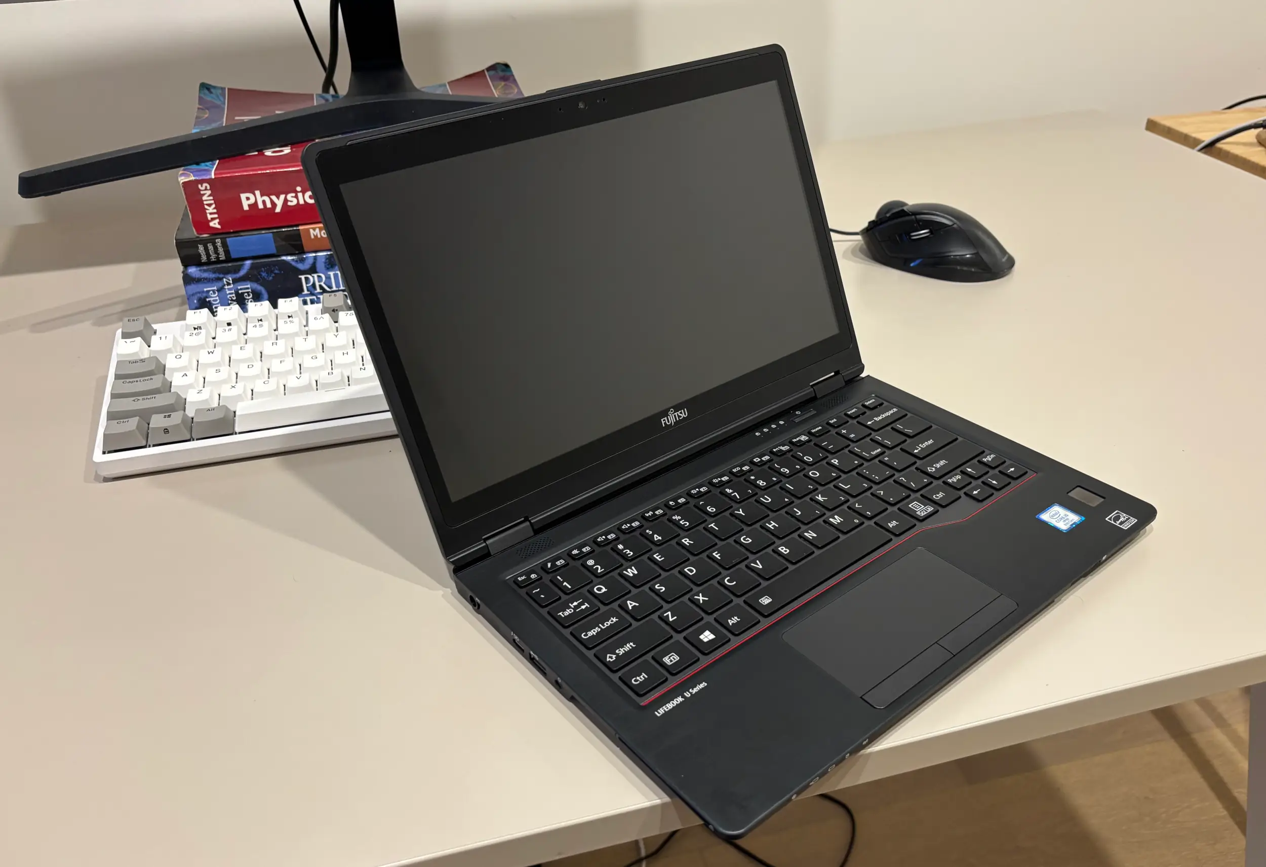 A photograph of the laptop.