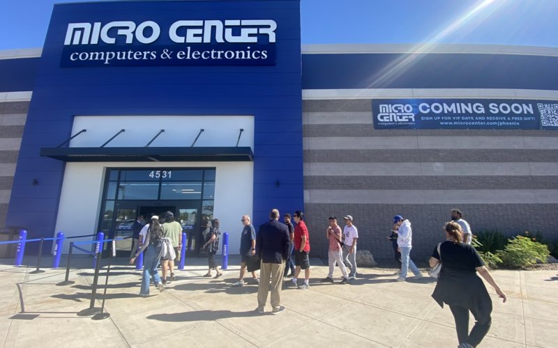 New Phoenix Microcenter is a ‘tech-heaven’ for geeks