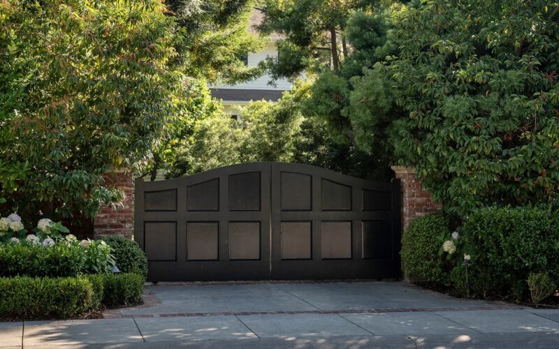 Mark Zuckerberg Opened an Illegal School at His Palo Alto Compound. His Neighbors Revolted