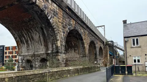 A photo showing the bridge is undamaged