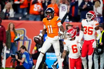 Predictions, odds and picks for Kansas City Chiefs vs. Denver Broncos in Week 17 TNF Christmas Day Game