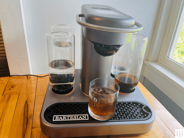 Image may contain: cup, alcohol, beer and drink