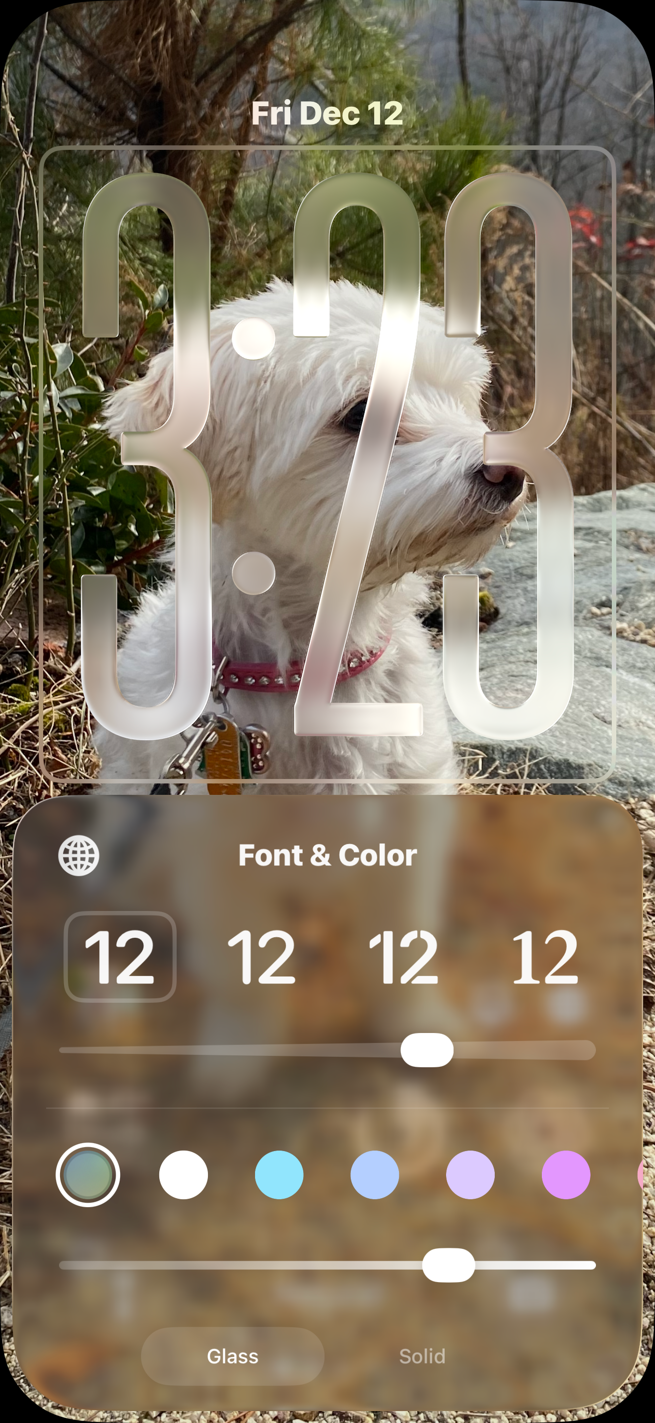 Lock screen featuring new settings that allow users to change the Liquid Glass setting from glass to steel.