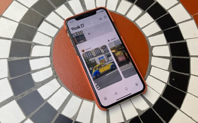 Retro, an app for sharing photos with friends, lets you “time travel” through your camera roll