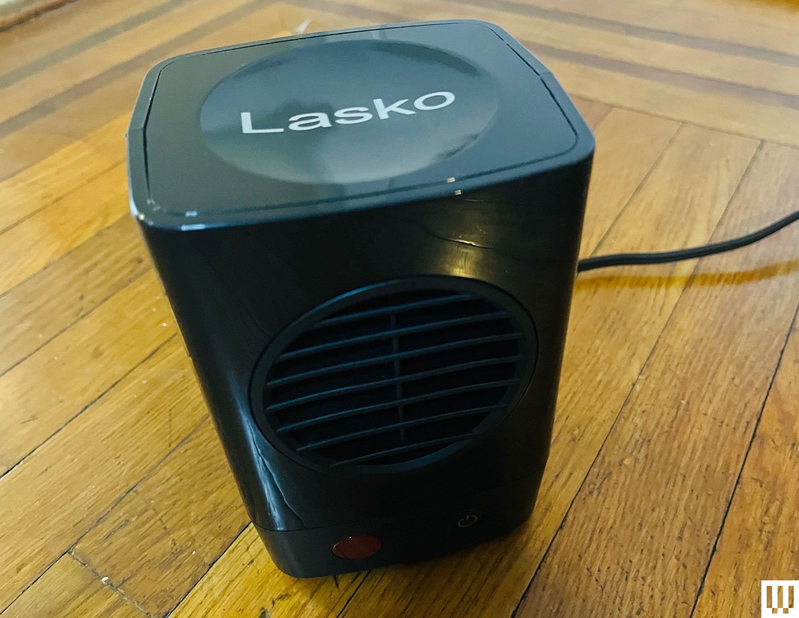 Space Heater Buying Guide Lasko mini heater on wood floor
