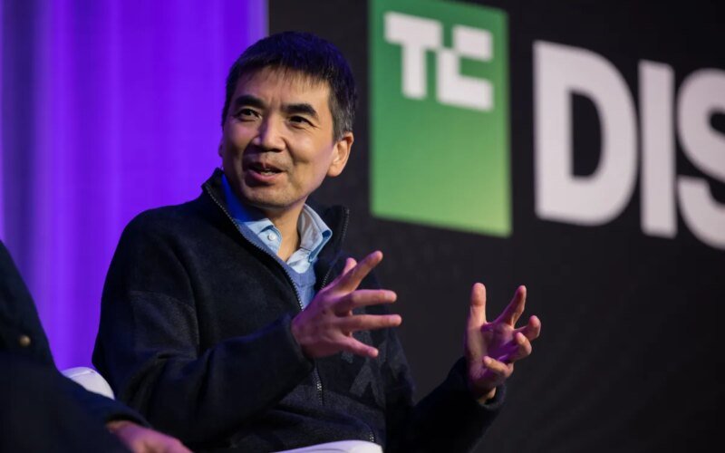 Zoom is bringing its AI assistant to the web with free access to users