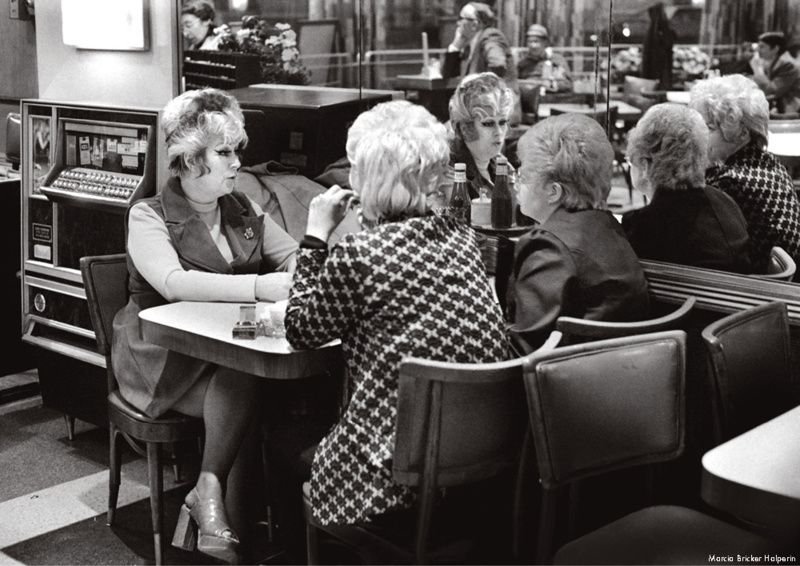 Women eating at Dubrow