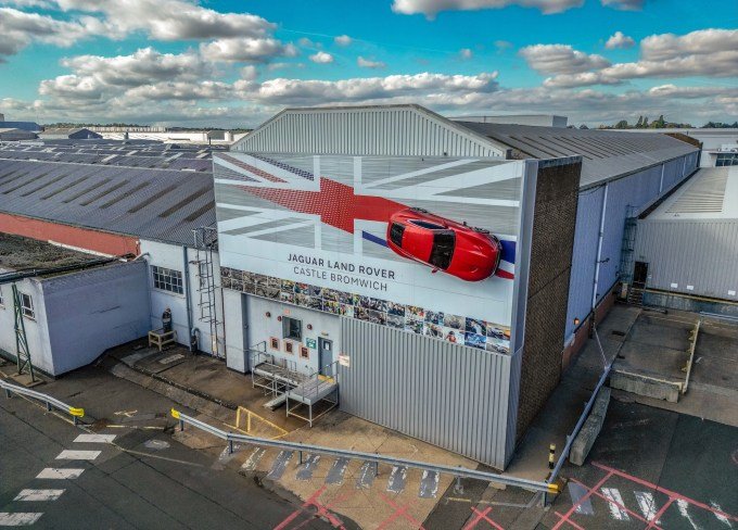 BIRMINGHAM, UNITED KINGDOM - SEPTEMBER 30: An aerial view of Jaguar Land Rover signage at the Jaguar Land Rover vehicle manufacturing plant in Castle Bromwich on September 30, 2025 in Birmingham, United Kingdom.