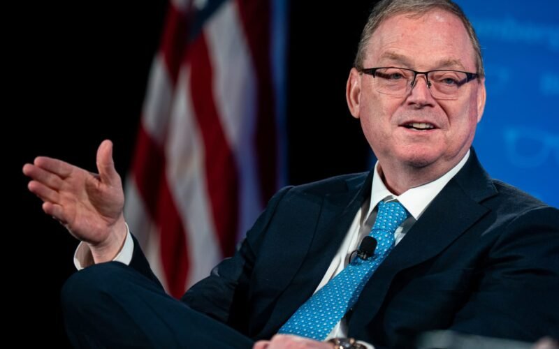 Kevin Hassett focuses on the potential ‘winning cards’ amid the credit card battle
