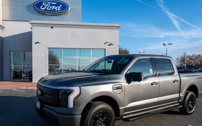 Ford records $600 million pension charge in Q4