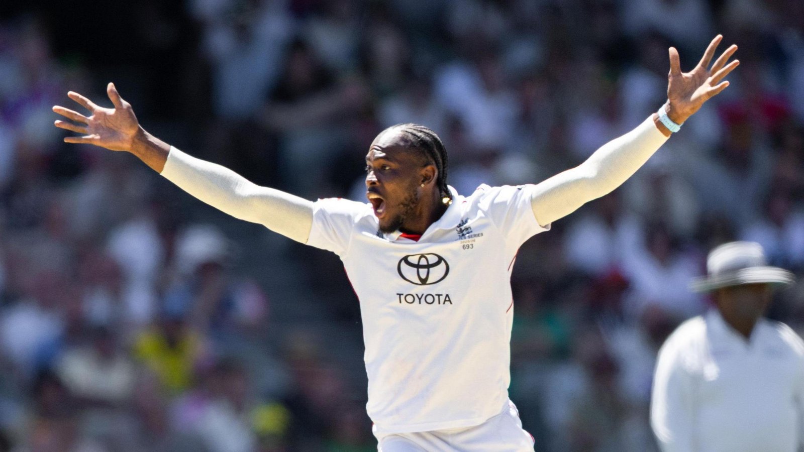 Jofra Archer pleads for a wicket