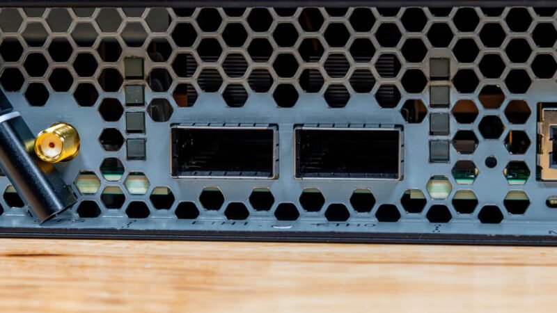 Xsight Labs E1 Dual 400G Cages. 1jpg