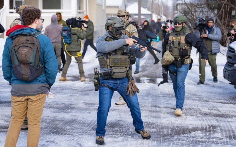 People use artificial intelligence to wrongly identify the federal agent who shot Renee Judd