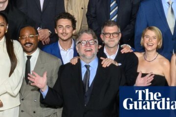2026 Oscars Class Photo: Can you spot the tallest nominee – the camouflaged Dean Warren? | Oscars