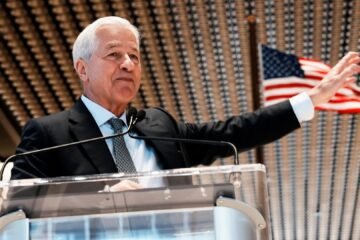 JPM CEO Jamie Dimon says AI is reshaping the workforce, and the bank is planning a “massive redistribution.”