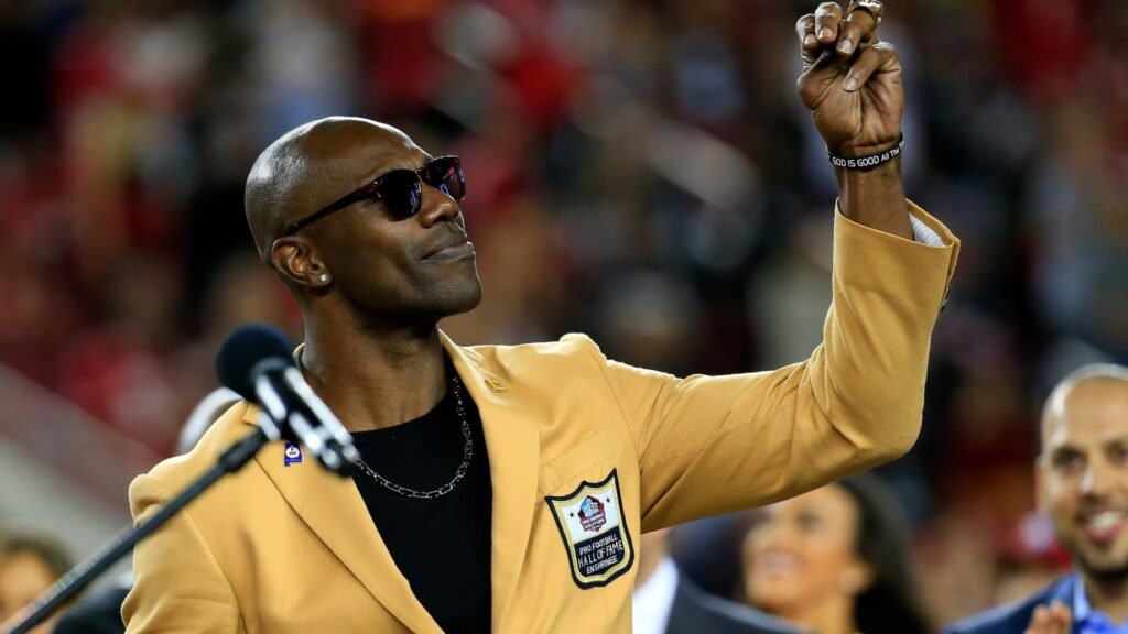 Terrell Owens over Bill Belichick, Robert Kraft shrugs