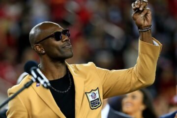 Terrell Owens over Bill Belichick, Robert Kraft shrugs