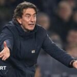 Football: Do fans boo their team and their manager more?