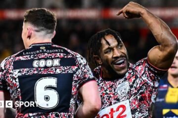 Premier League: Leopards 26-14 Leeds Rhinos