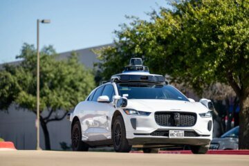 Waymo is asking DoorDash drivers to lock the doors of its self-driving cars