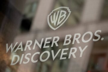 Netflix is ​​backing down from its bid to buy Warner Bros. Discovery, the studios, HBO and CNN are given to Ellison’s Paramount.