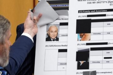 Billionaire Les Wexner is isolated in the investigation into the Epstein files. Here’s what the documents show about their relationship