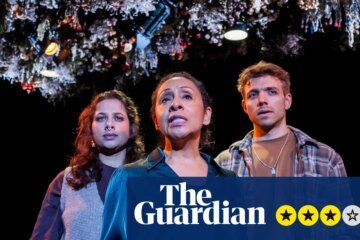 Worms Review – A Tragic Story of an Undetected Death Over a Year Ago | stage