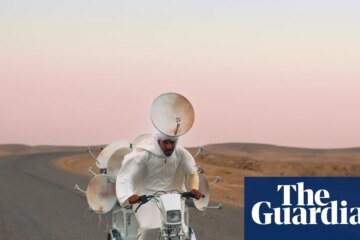 A bike with 21 satellite dishes struggles through the desert: the best photo of Heba Badu | Photography