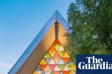 Crazy cartoon! Genius scavenger Shigeru bans building cathedrals and earthquake shelters with paper Build