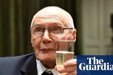 ‘Play like a dog biting God’s feet’: Steven Isserlis on Gyorgy Kurtag’s phenomenal 100 | classical music