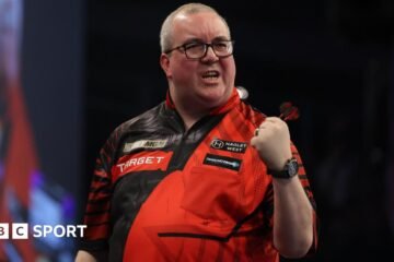 Premier League Darts results: Stephen Ponting beats Gian van Veen to win fourth night in Belfast
