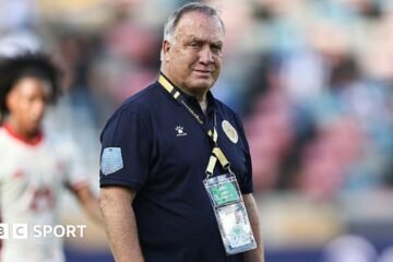 World Cup: Dick Advocaat steps down and misses Curacao history
