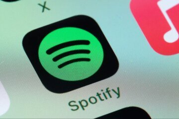 Spotify is upgrading its lyrics feature with offline access and more translations
