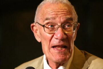 Thousands of executives aren’t seeing AI productivity boom, reminding economists of IT-era paradox