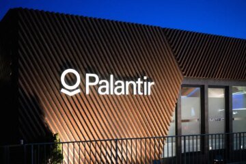 HHS uses Palantir’s AI tools to target “DEI” and “gender ideology” in grants